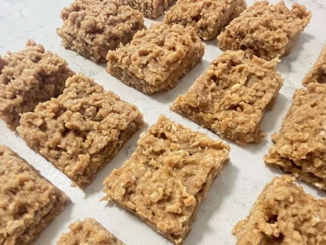 Healthy Peanut Butter Oatmeal Muesli Bars (Dairy-Free, Zero-Waste)